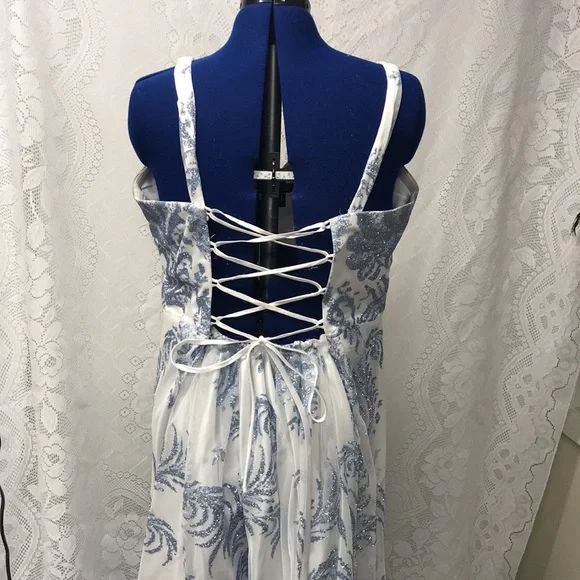 Cachet Beautiful Prom or Special Occasion Dress - Picture 5 of 10